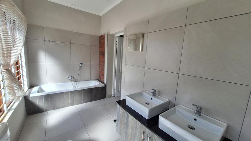 2 Bedroom Property for Sale in Die Eiland Western Cape